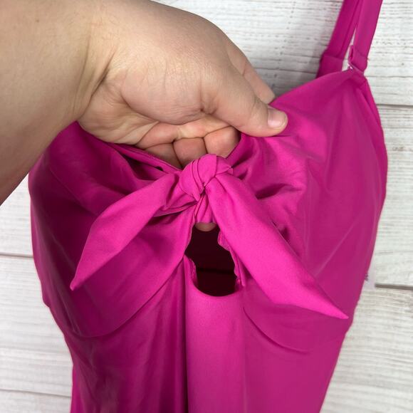 Old Navy Plus Size Tie-Front Keyhole Bandeau-Style One-Piece Swimsuit Size 3X - Picture 3 of 11